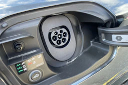 harmaa Audi Q6 e-tron 2026 kuva 19.