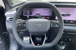 harmaa Audi Q6 e-tron 2026 kuva 28.