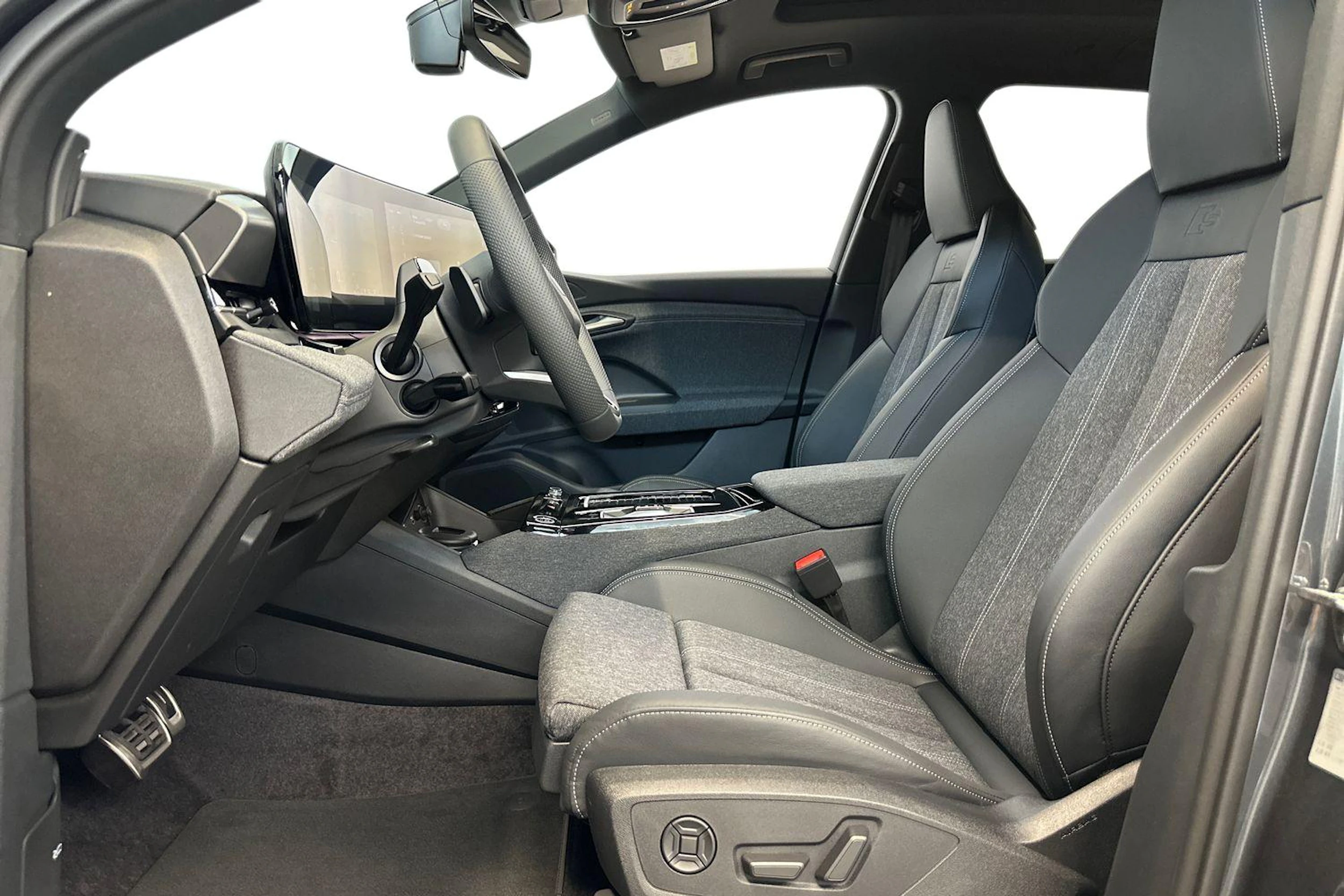 daytona harmaa Audi Q6 e-tron 2026 kuva 7.