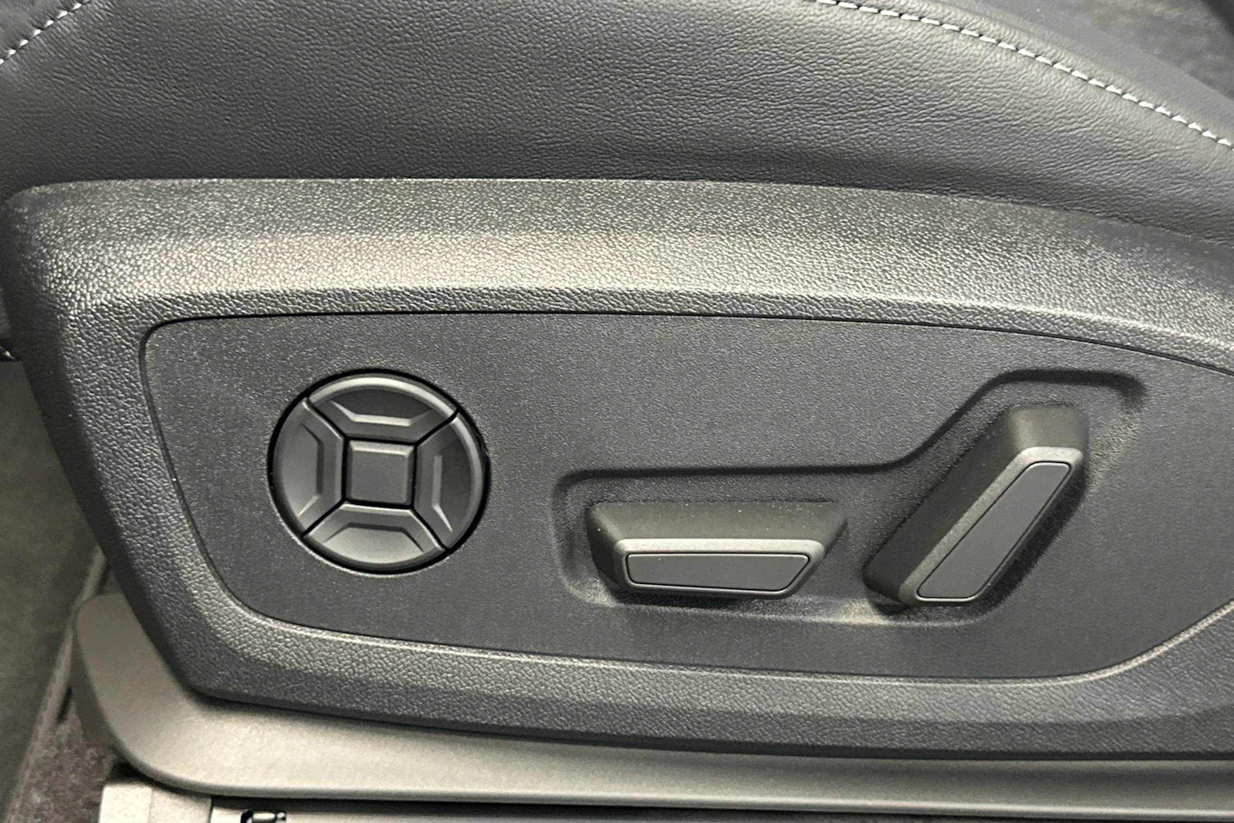 daytona harmaa Audi Q6 e-tron 2026 kuva 17.