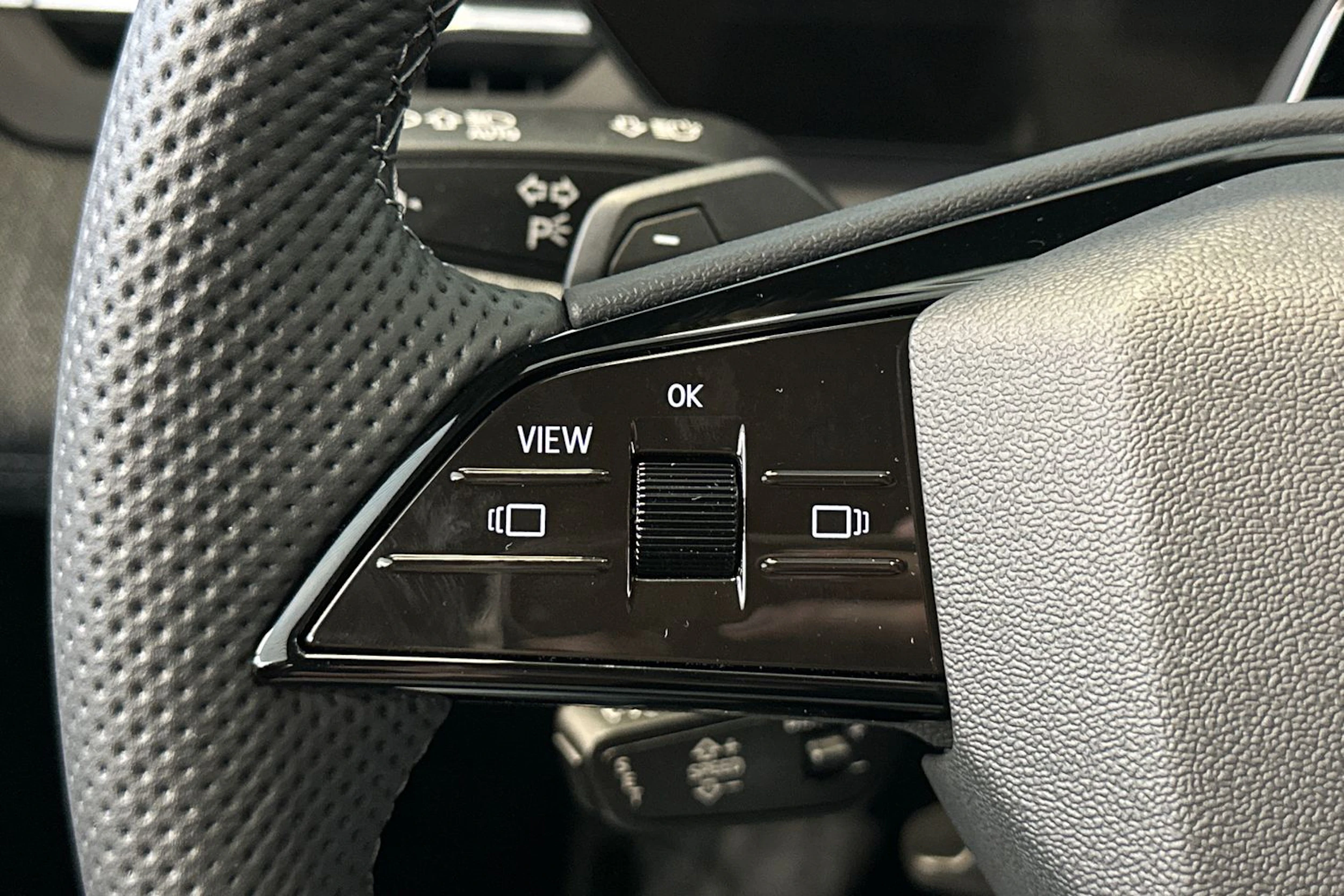 daytona harmaa Audi Q6 e-tron 2026 kuva 18.