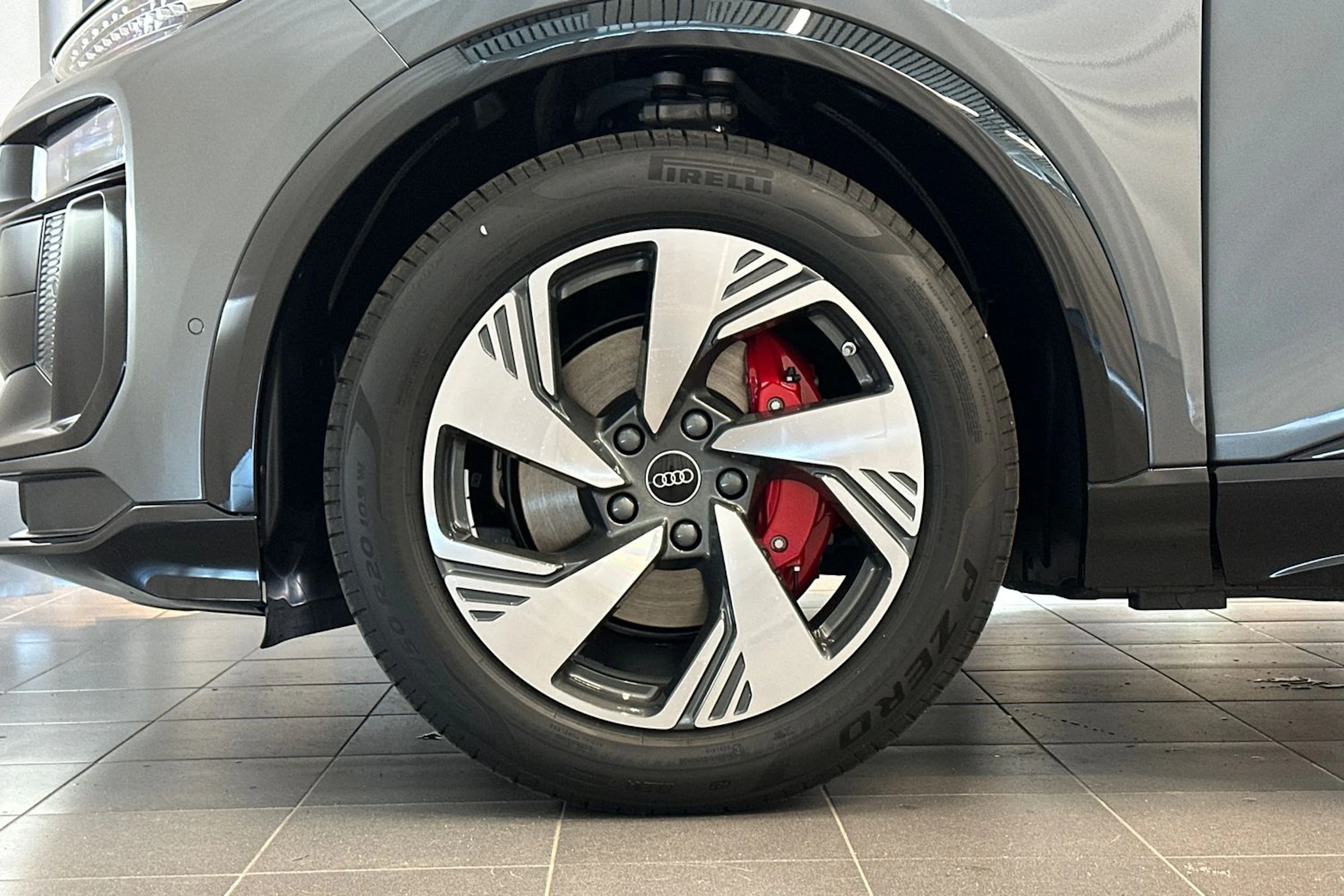 daytona harmaa Audi Q6 e-tron 2026 kuva 25.