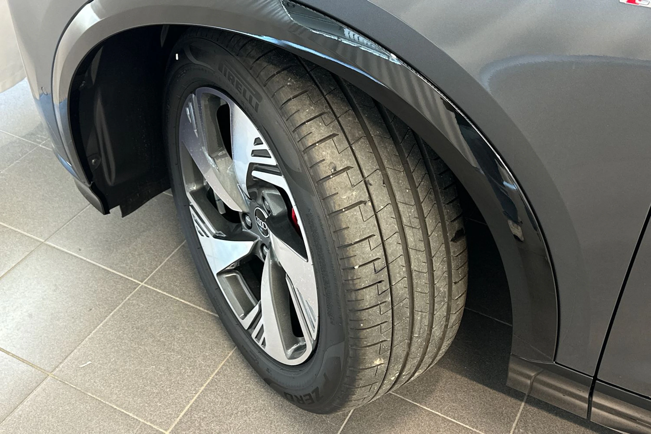 daytona harmaa Audi Q6 e-tron 2026 kuva 26.