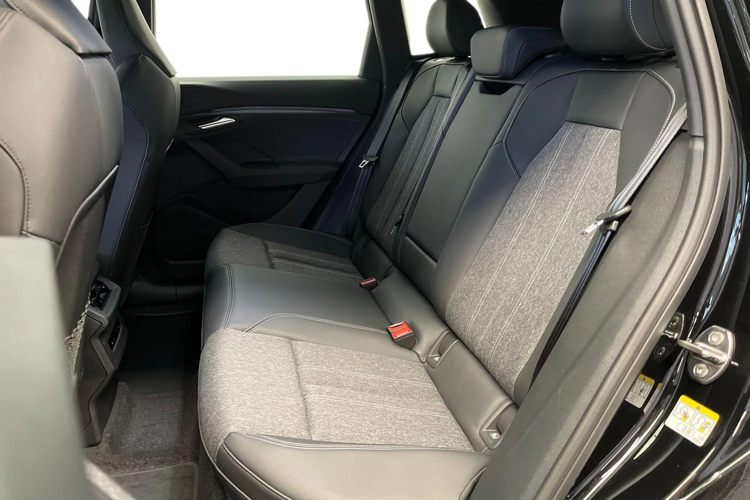 mythos musta Audi Q6 e-tron 2026 kuva 8.