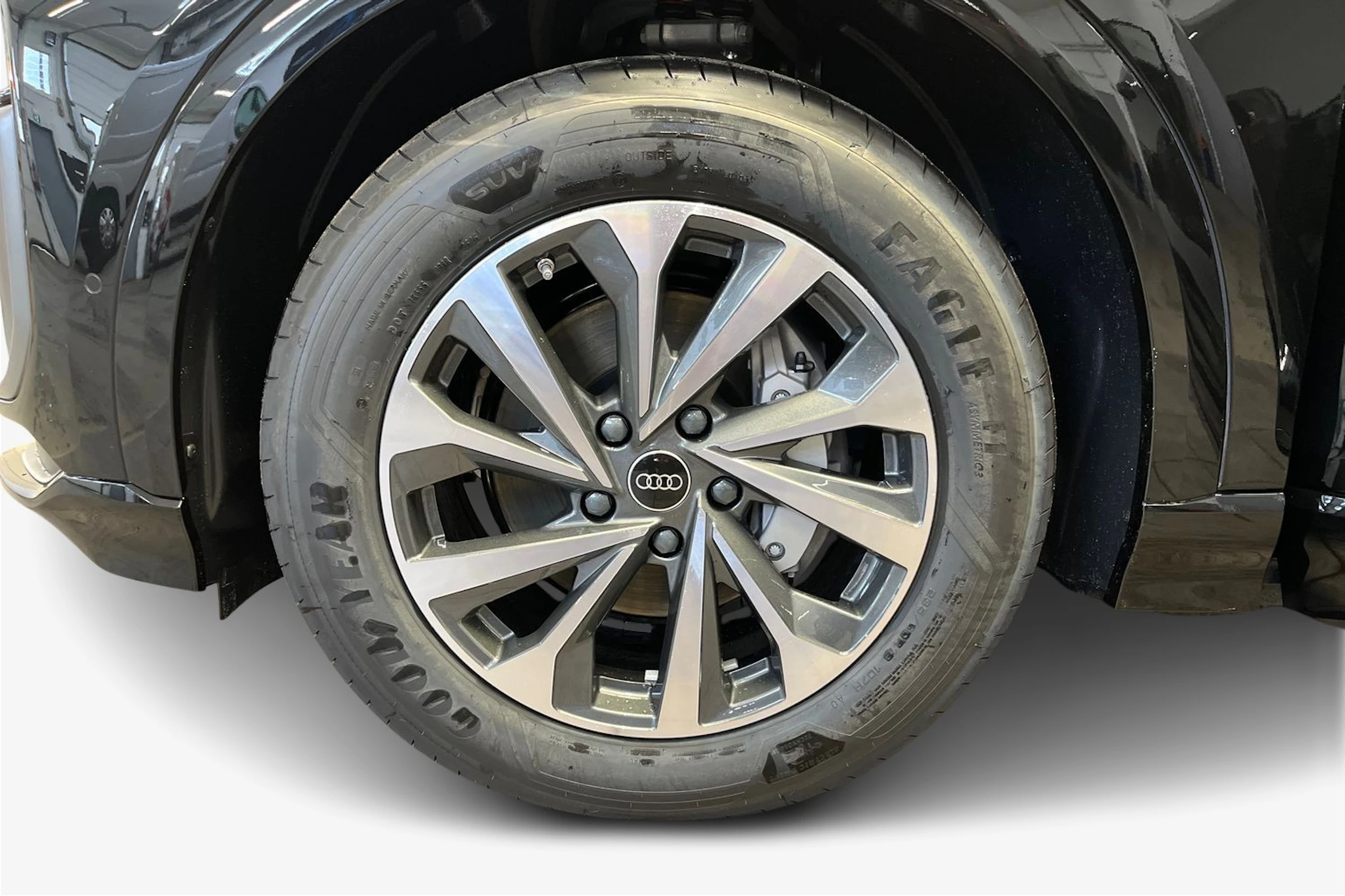 mythos musta Audi Q6 e-tron 2026 kuva 9.