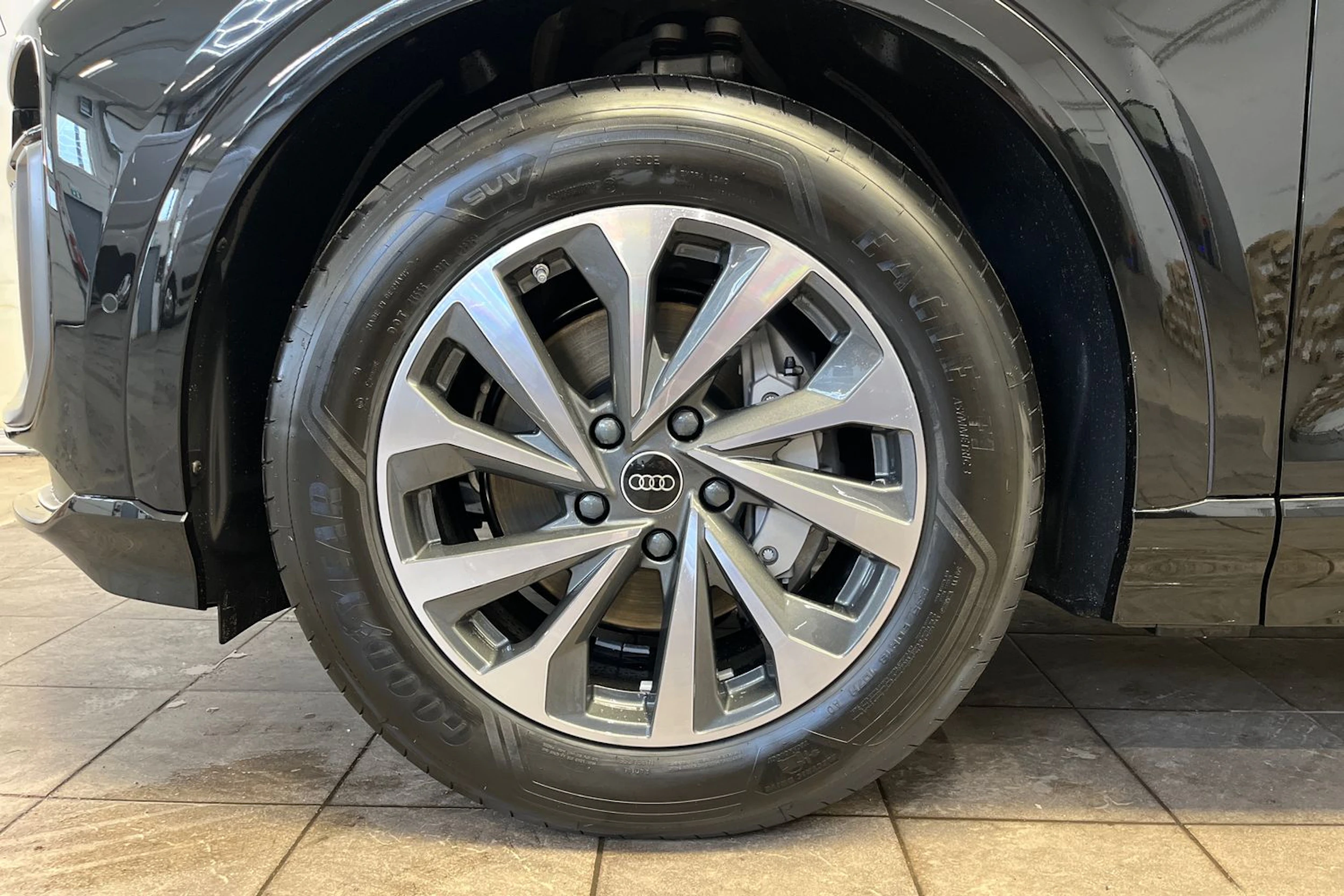 mythos musta Audi Q6 e-tron 2026 kuva 10.