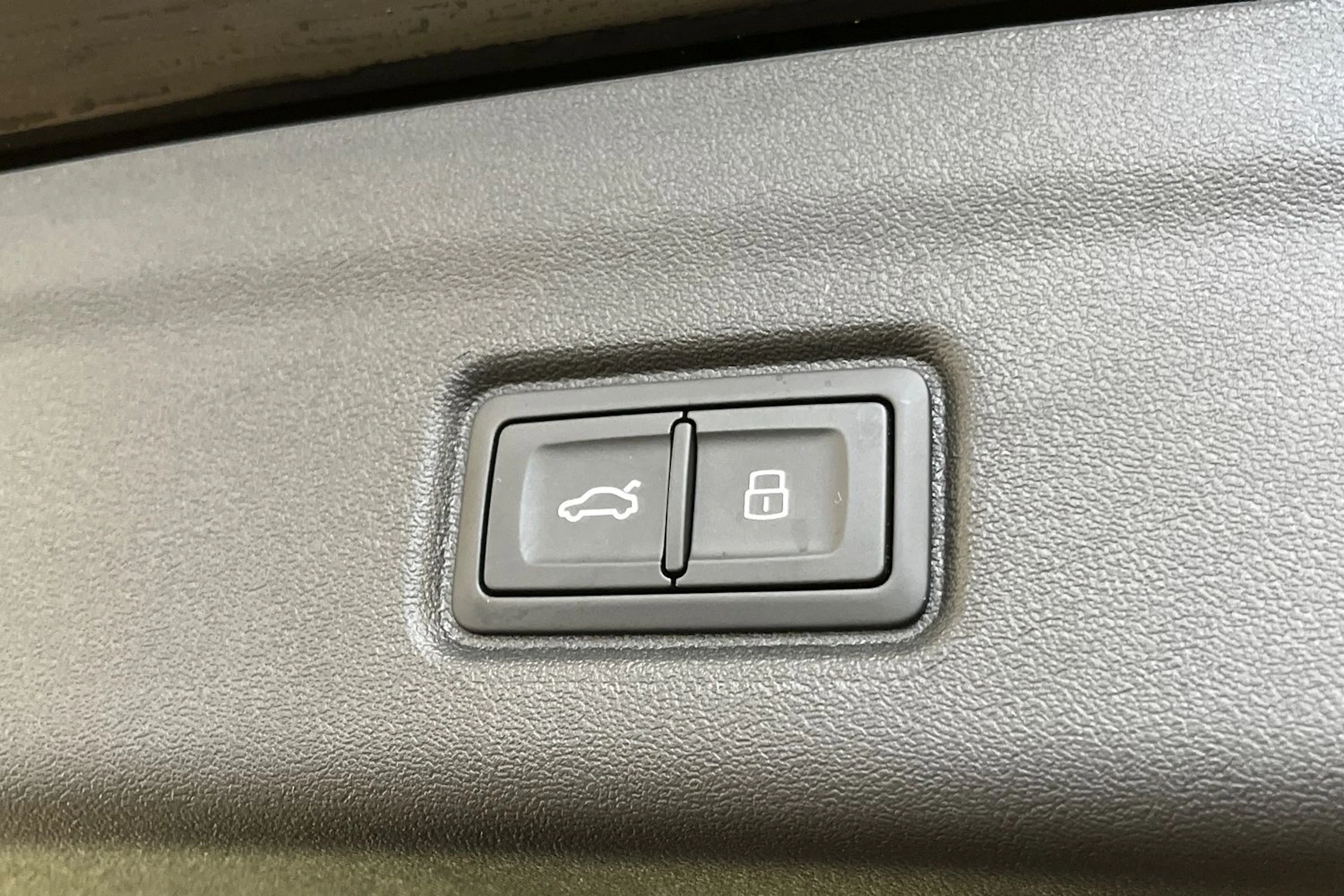 mythos musta Audi Q6 e-tron 2026 kuva 13.