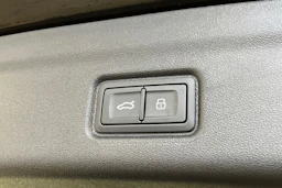mythos musta Audi Q6 e-tron 2026 kuva 13.