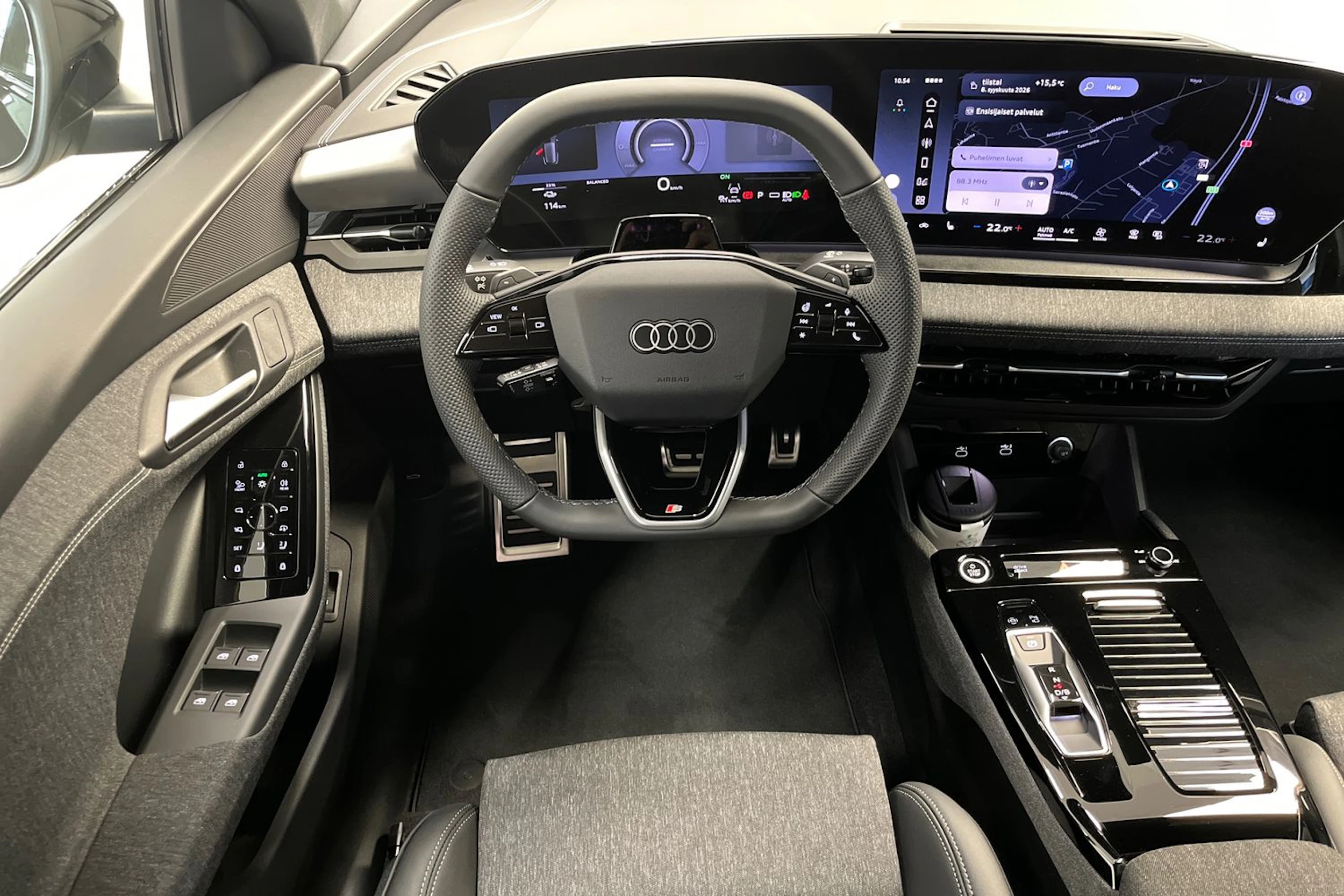 mythos musta Audi Q6 e-tron 2026 kuva 14.