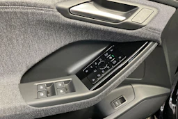 mythos musta Audi Q6 e-tron 2026 kuva 15.