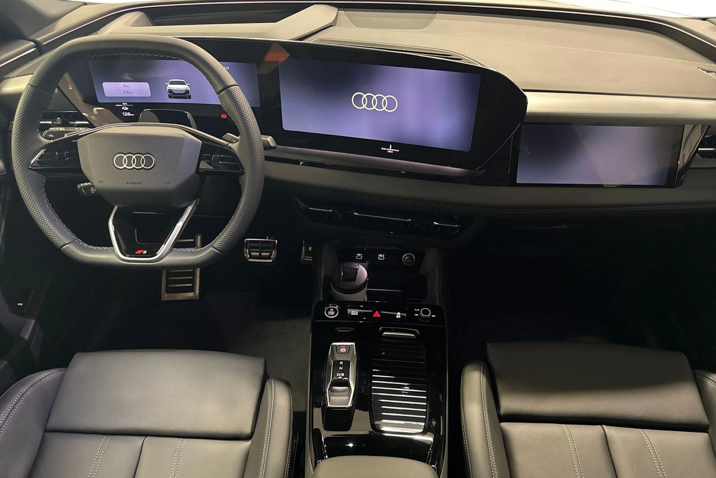 met. valkoinen Audi Q6 e-tron 2026 kuva 7.