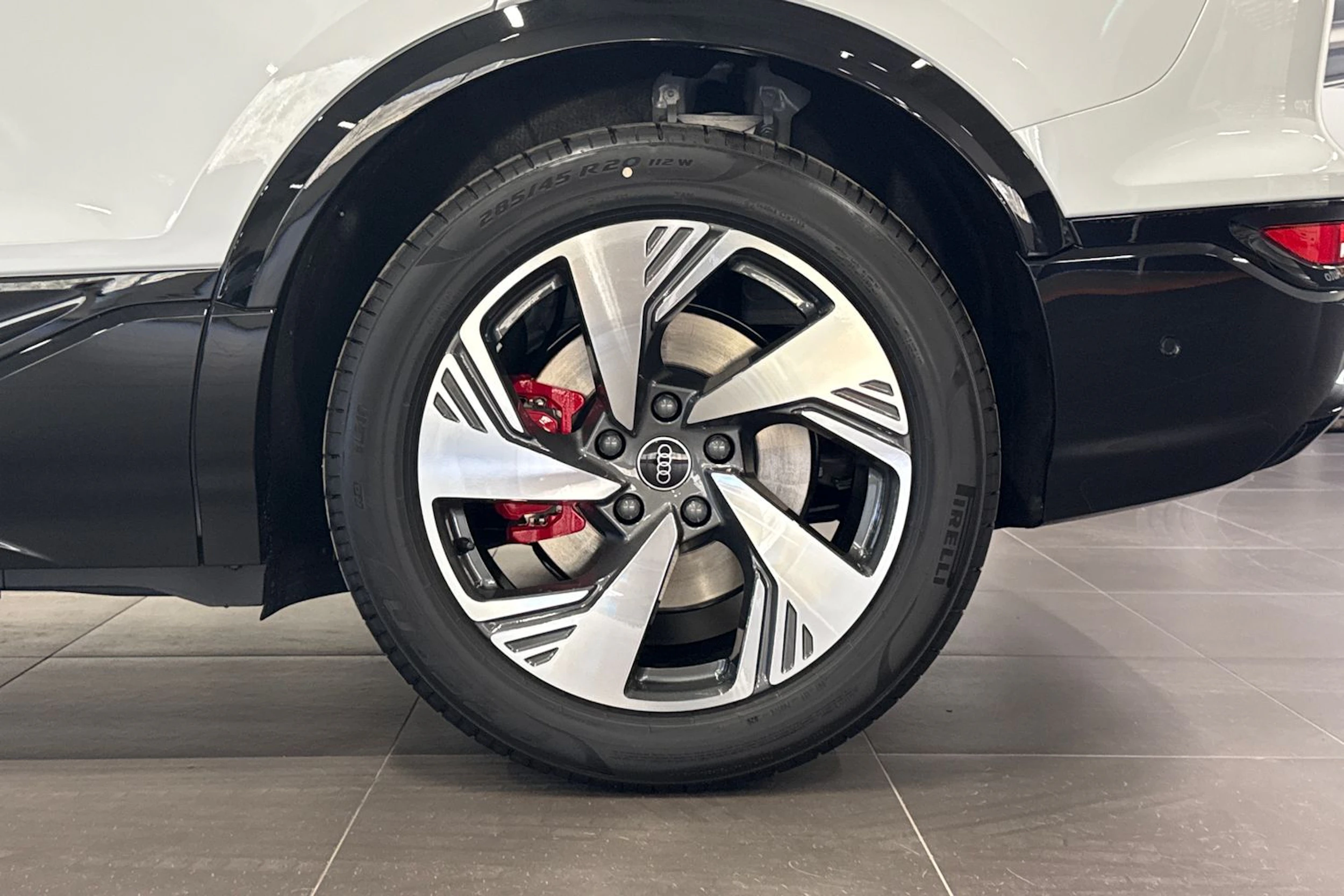 met. valkoinen Audi Q6 e-tron 2026 kuva 10.