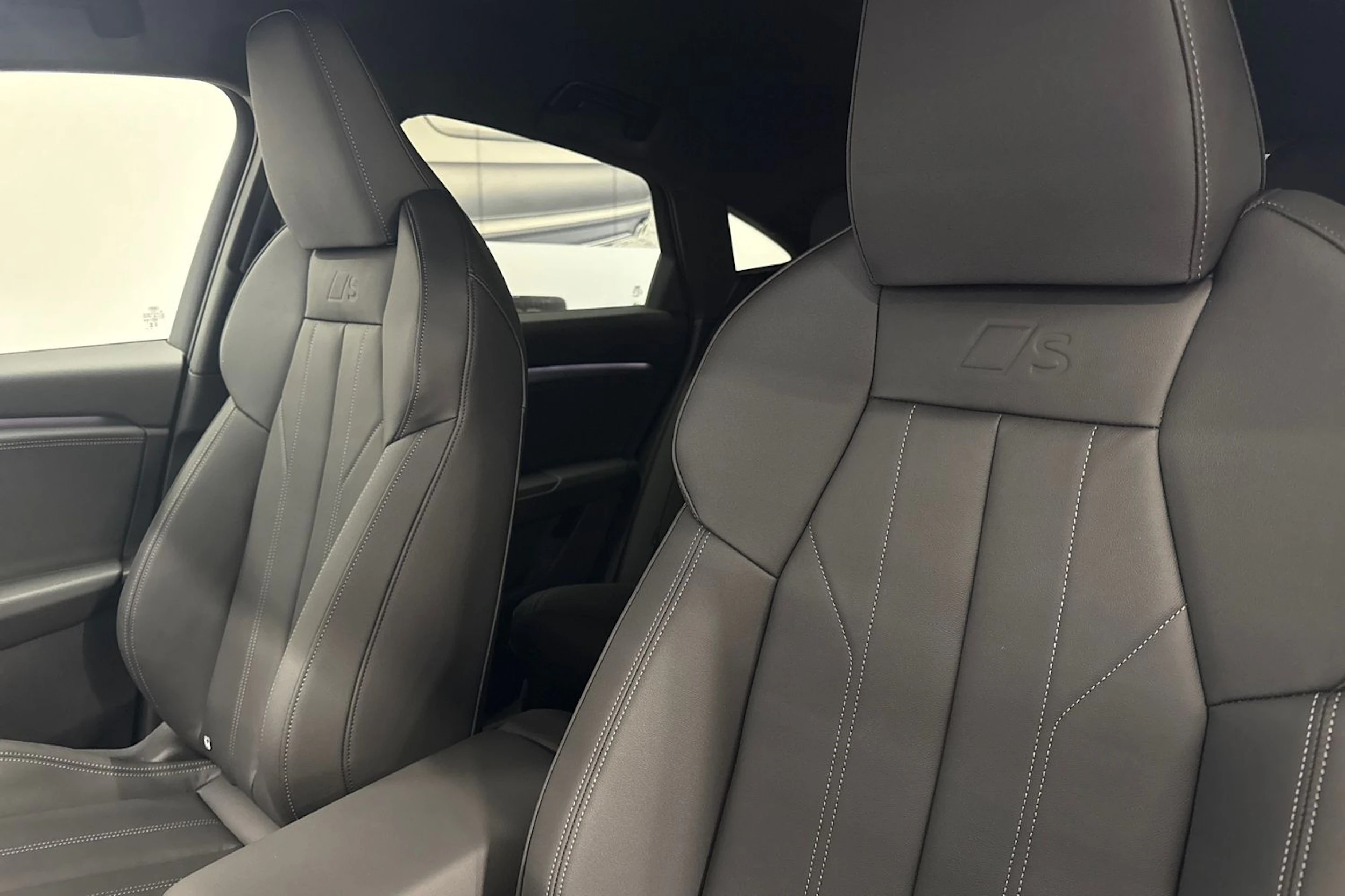 met. valkoinen Audi Q6 e-tron 2026 kuva 13.