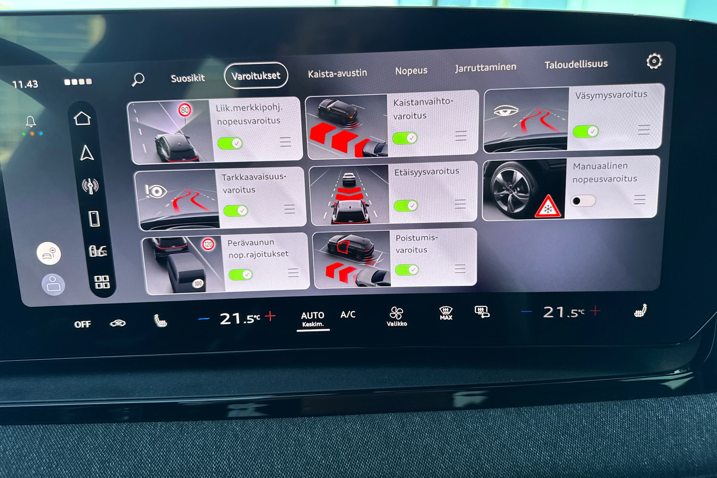 harmaa Audi Q6 e-tron 2026 kuva 16.