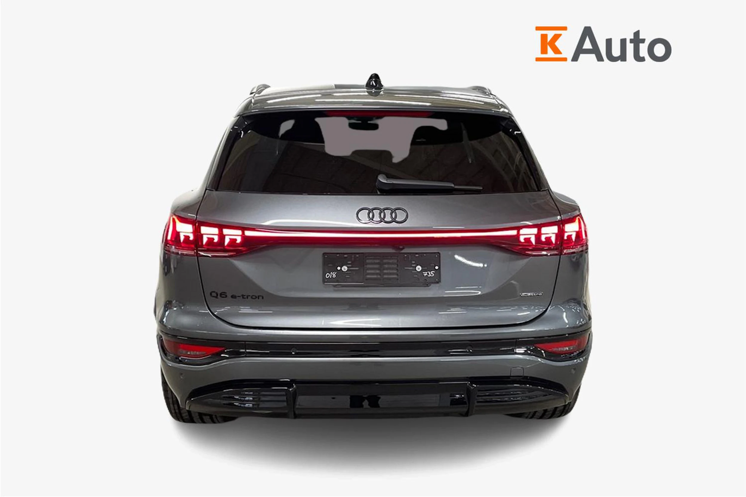 harmaa Audi Q6 e-tron 2026 kuva 3.