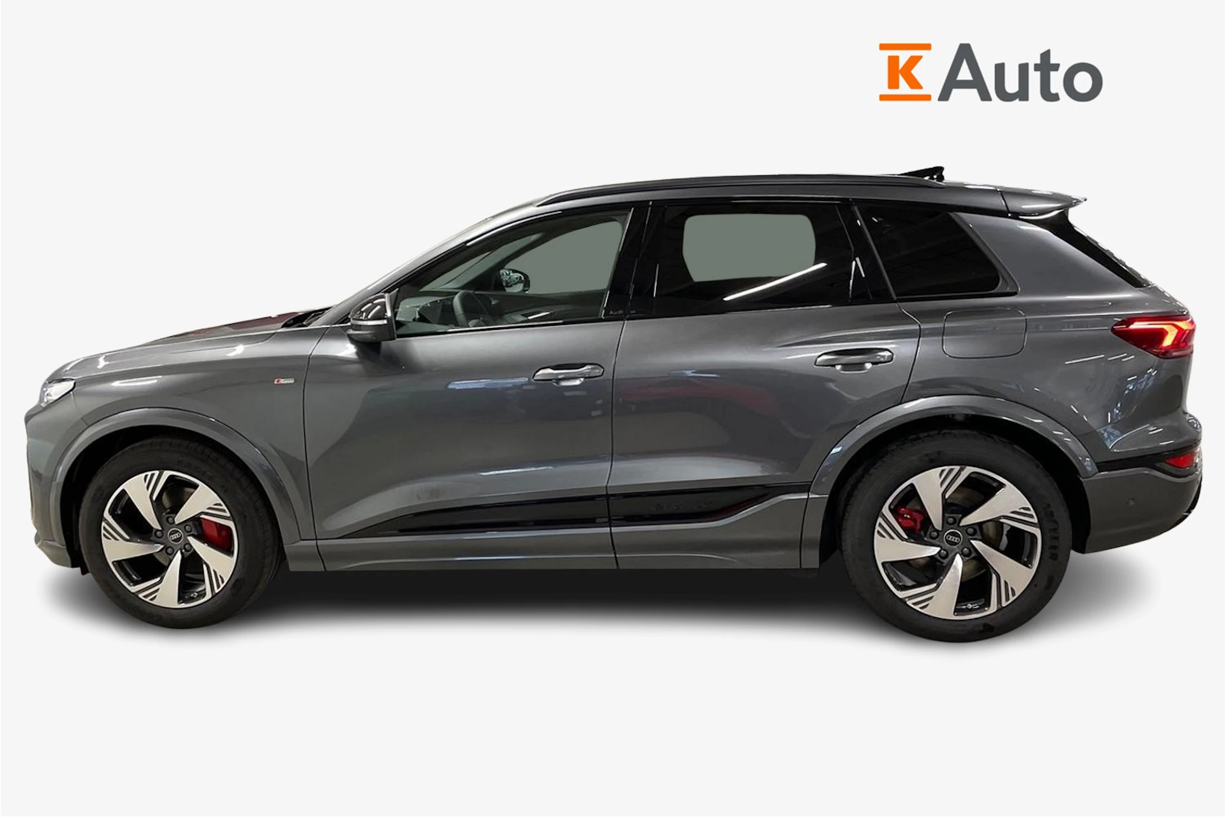 harmaa Audi Q6 e-tron 2026 kuva 5.