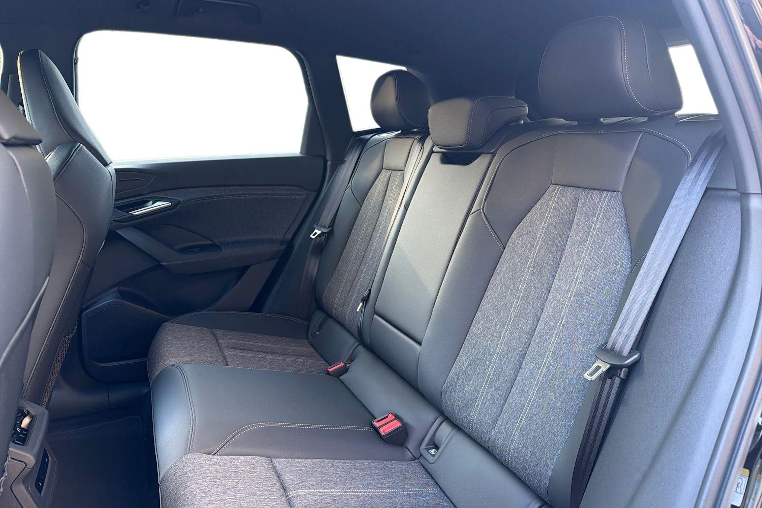 musta Audi Q6 e-tron 2026 kuva 8.