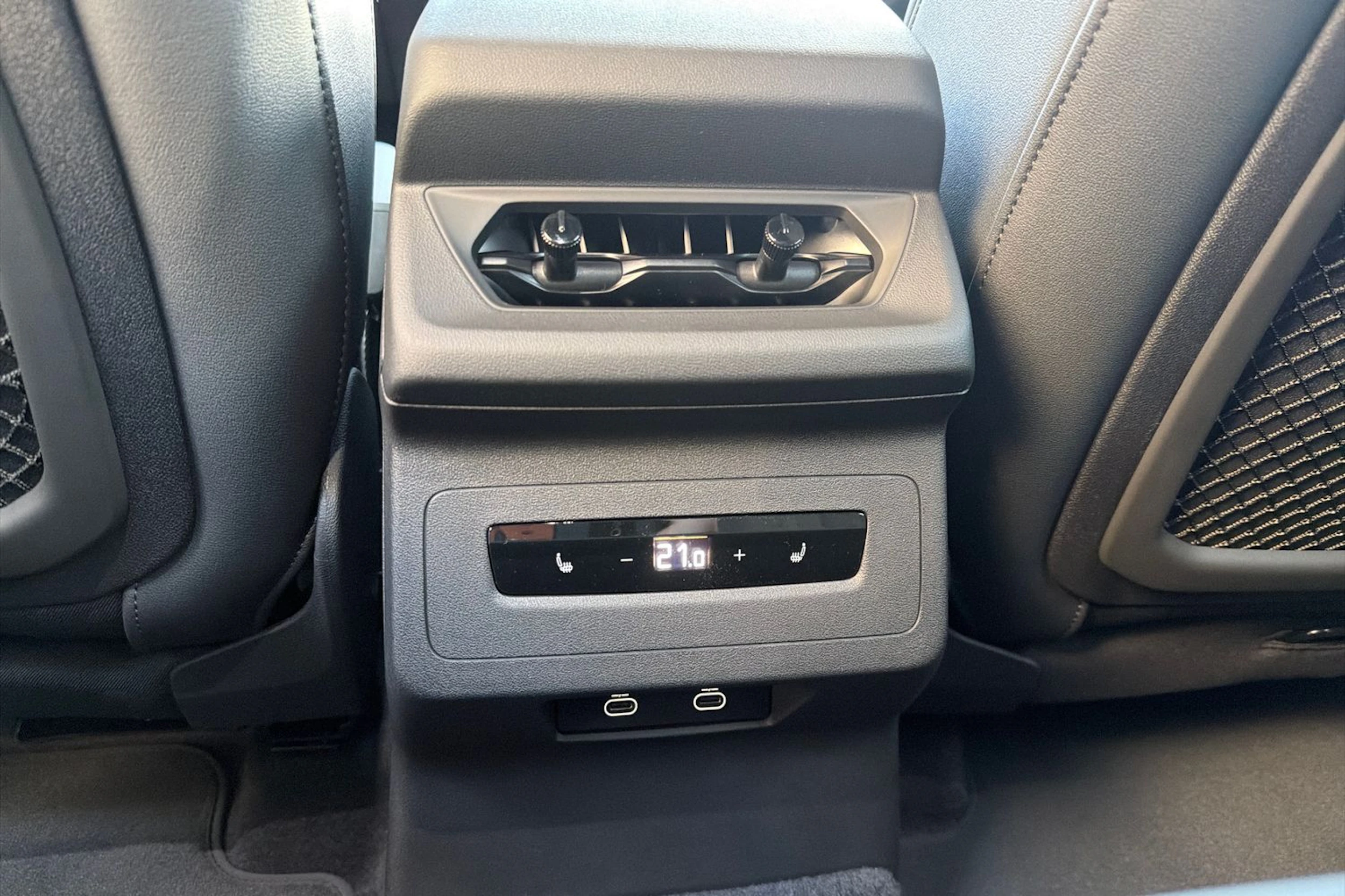 musta Audi Q6 e-tron 2026 kuva 11.