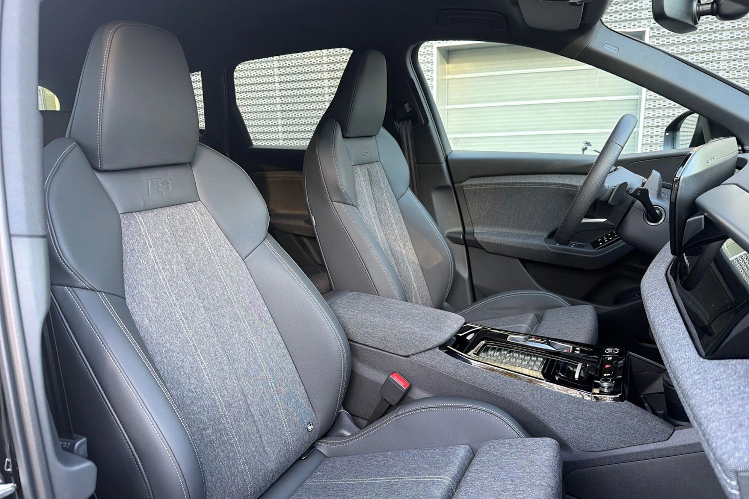 musta Audi Q6 e-tron 2026 kuva 14.
