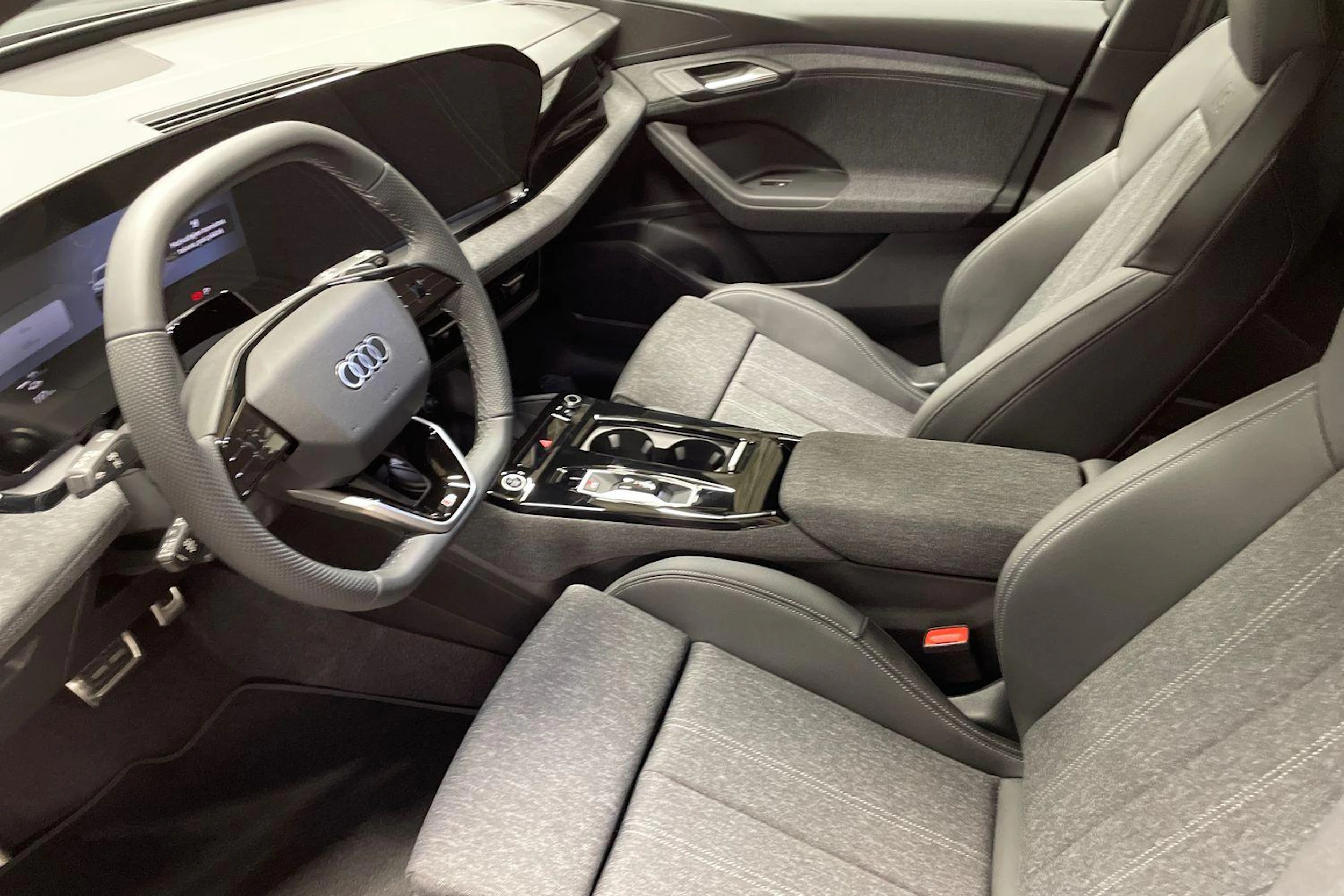 musta Audi Q6 e-tron 2026 kuva 6.