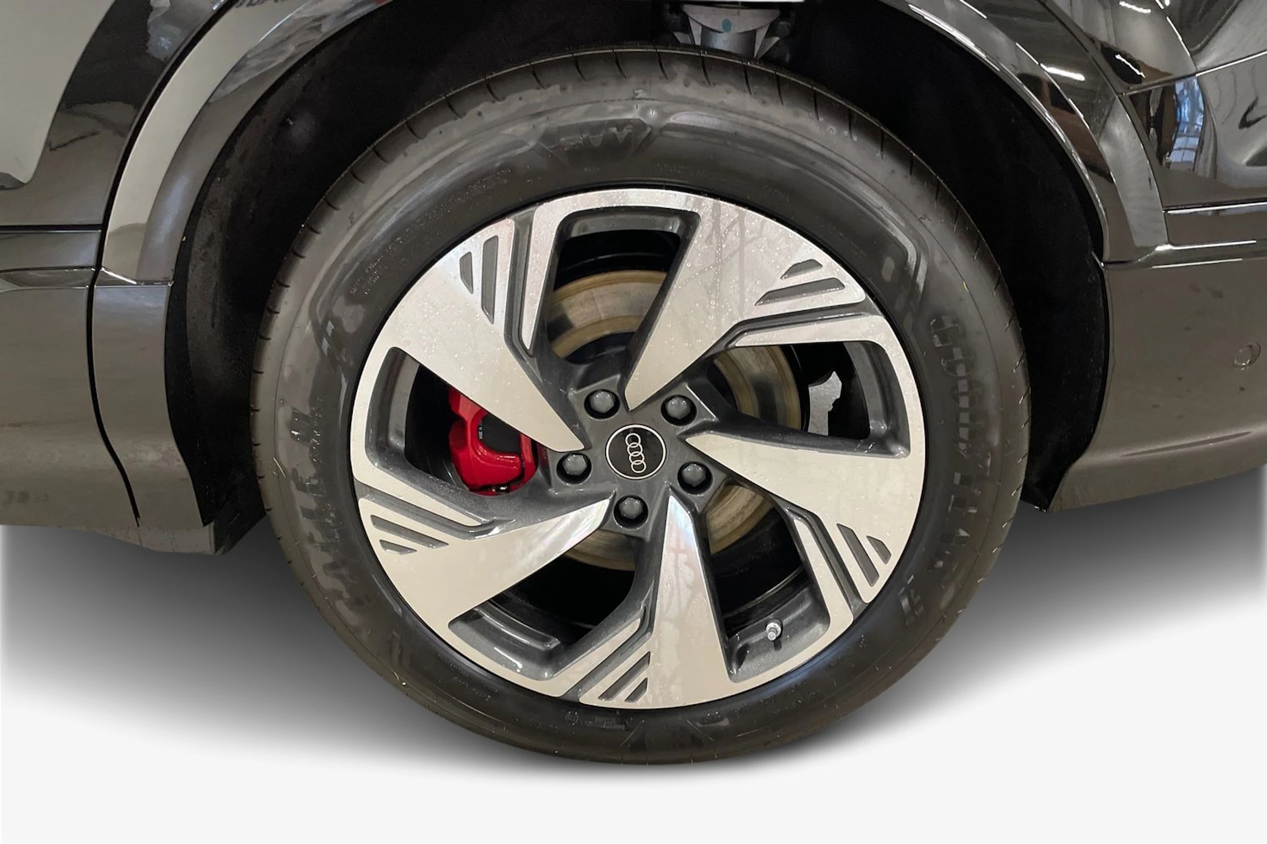 musta Audi Q6 e-tron 2026 kuva 9.