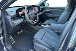 harmaa Audi Q6 e-tron 2026 kuva 6.