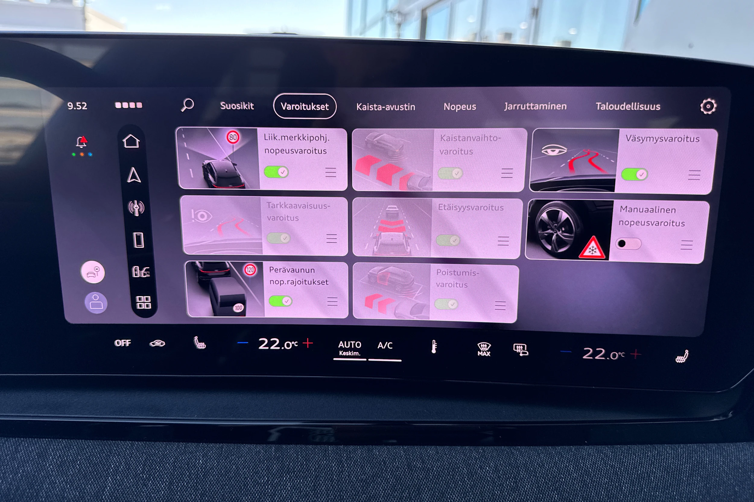 harmaa Audi Q6 e-tron 2026 kuva 12.