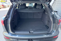 harmaa Audi Q6 e-tron 2026 kuva 13.