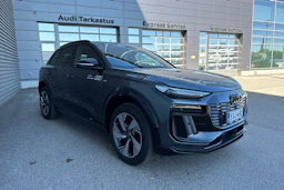 harmaa Audi Q6 e-tron 2026 kuva 16.