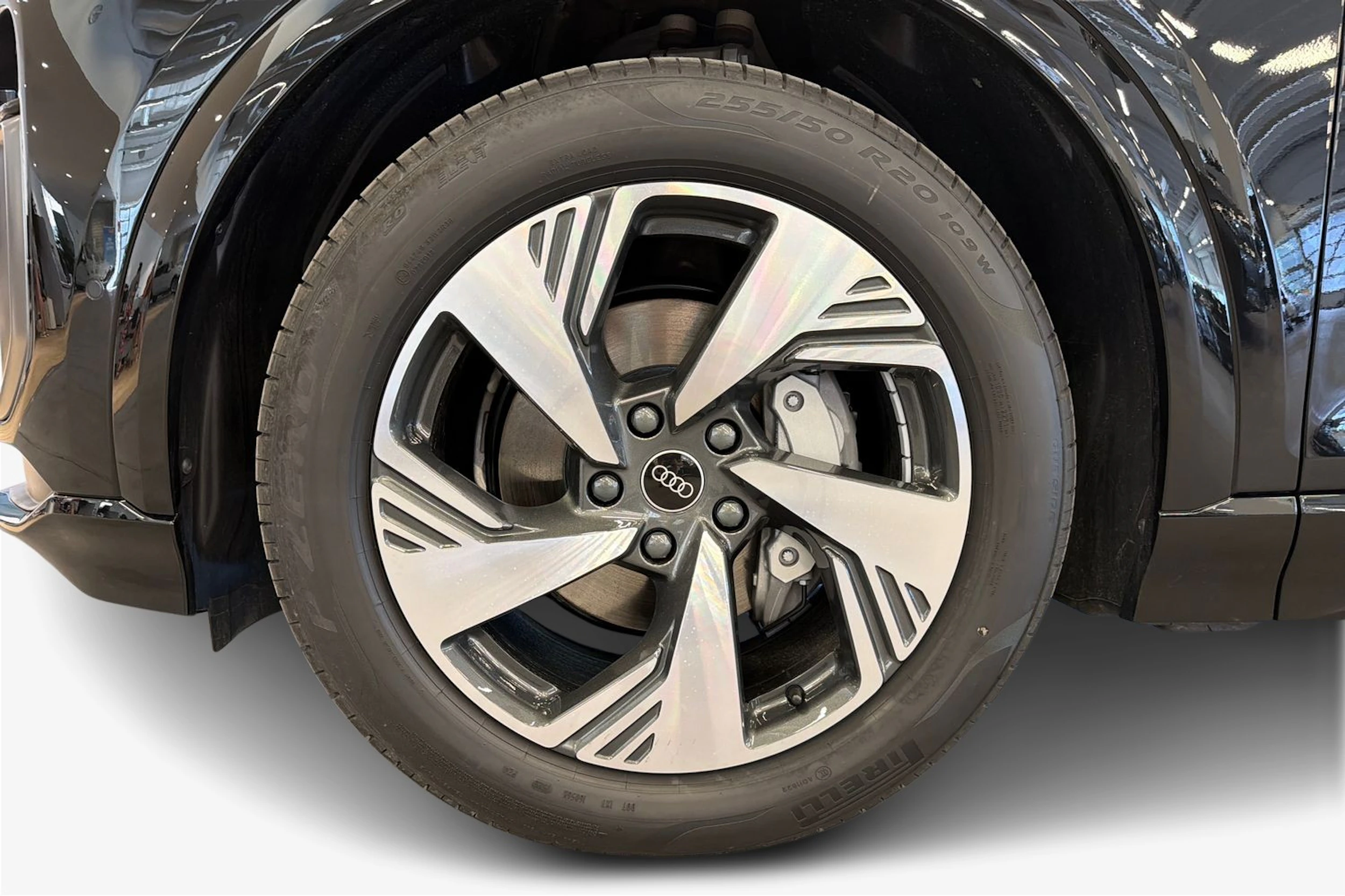 musta Audi Q6 e-tron 2026 kuva 9.