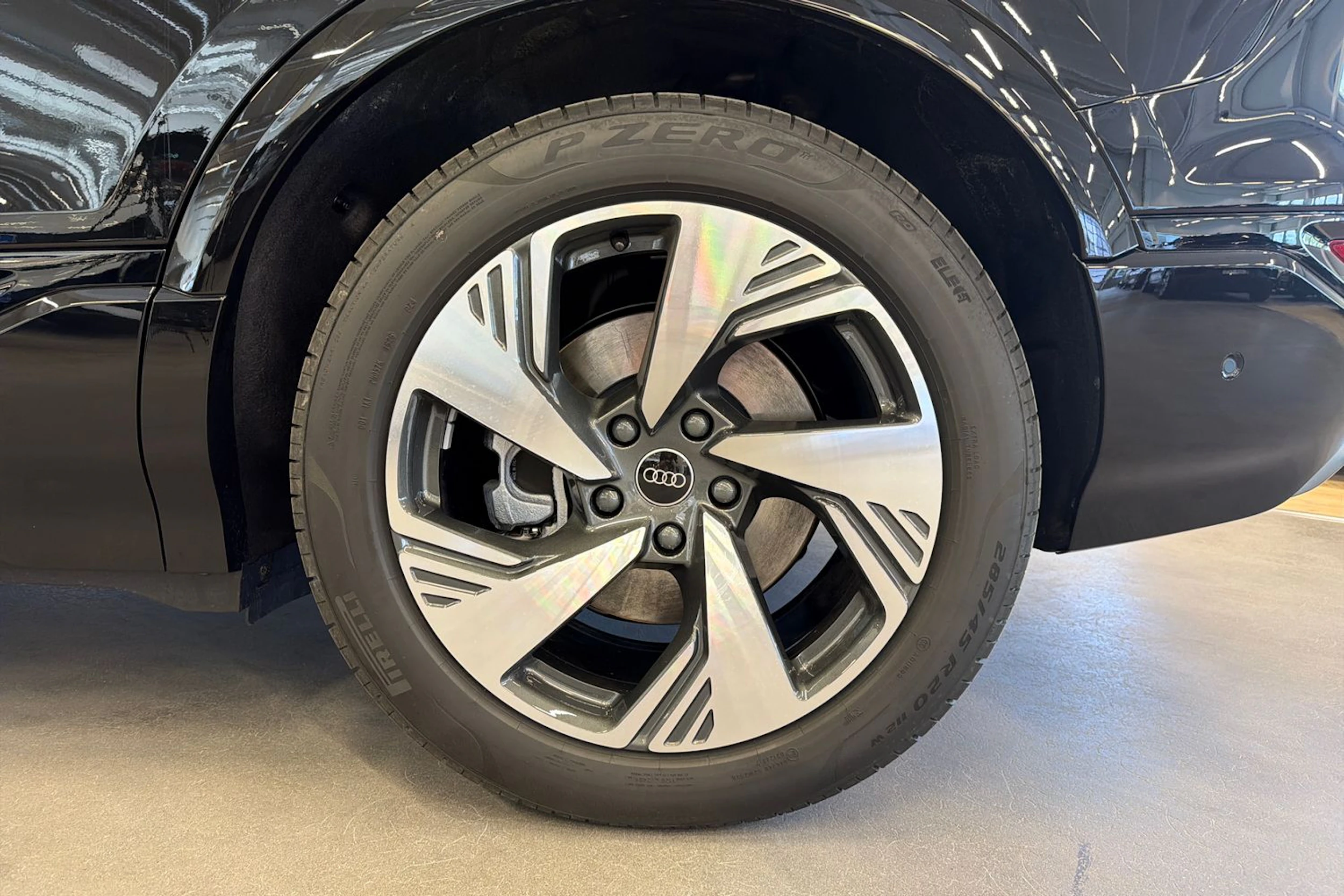 musta Audi Q6 e-tron 2026 kuva 10.