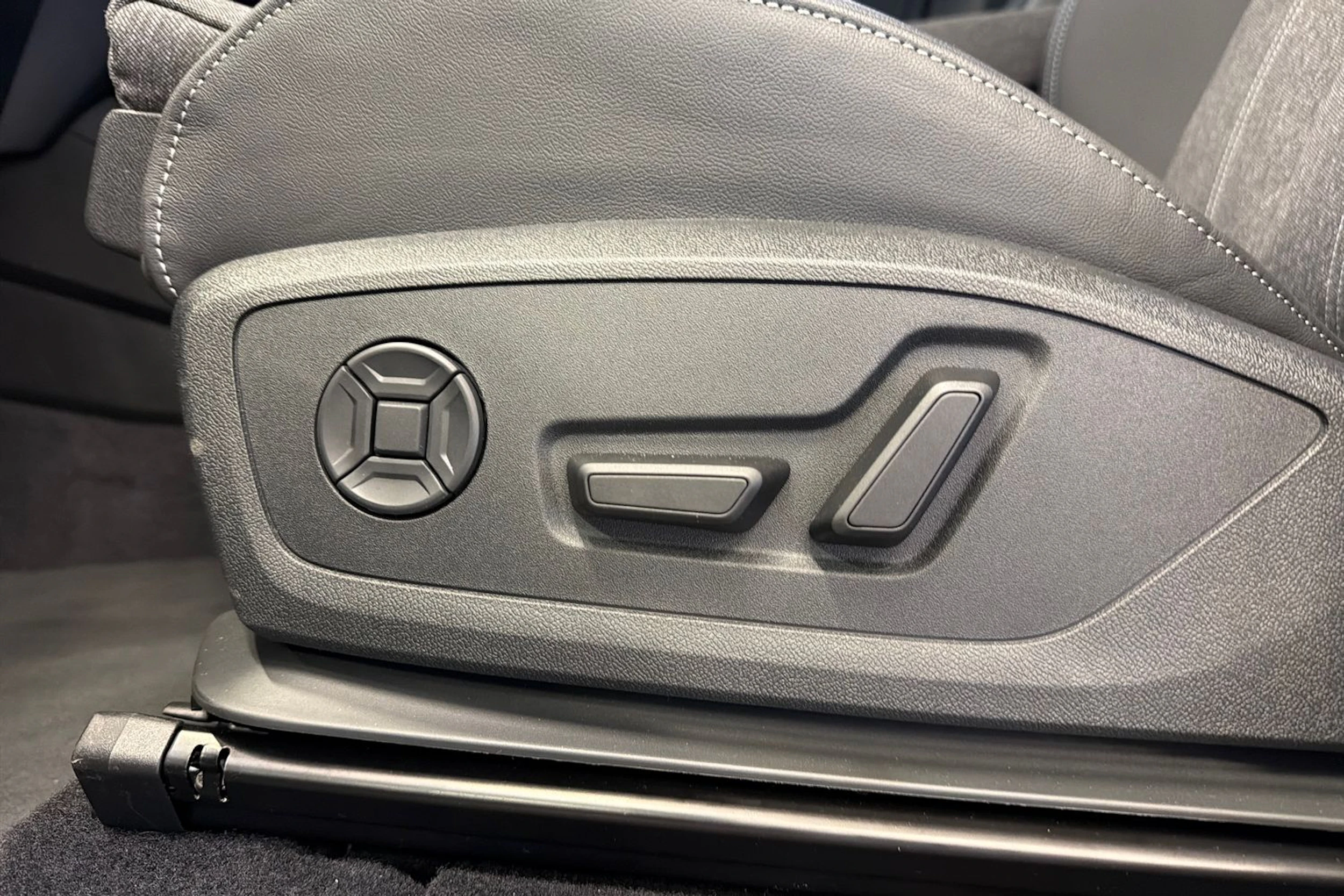 musta Audi Q6 e-tron 2026 kuva 14.