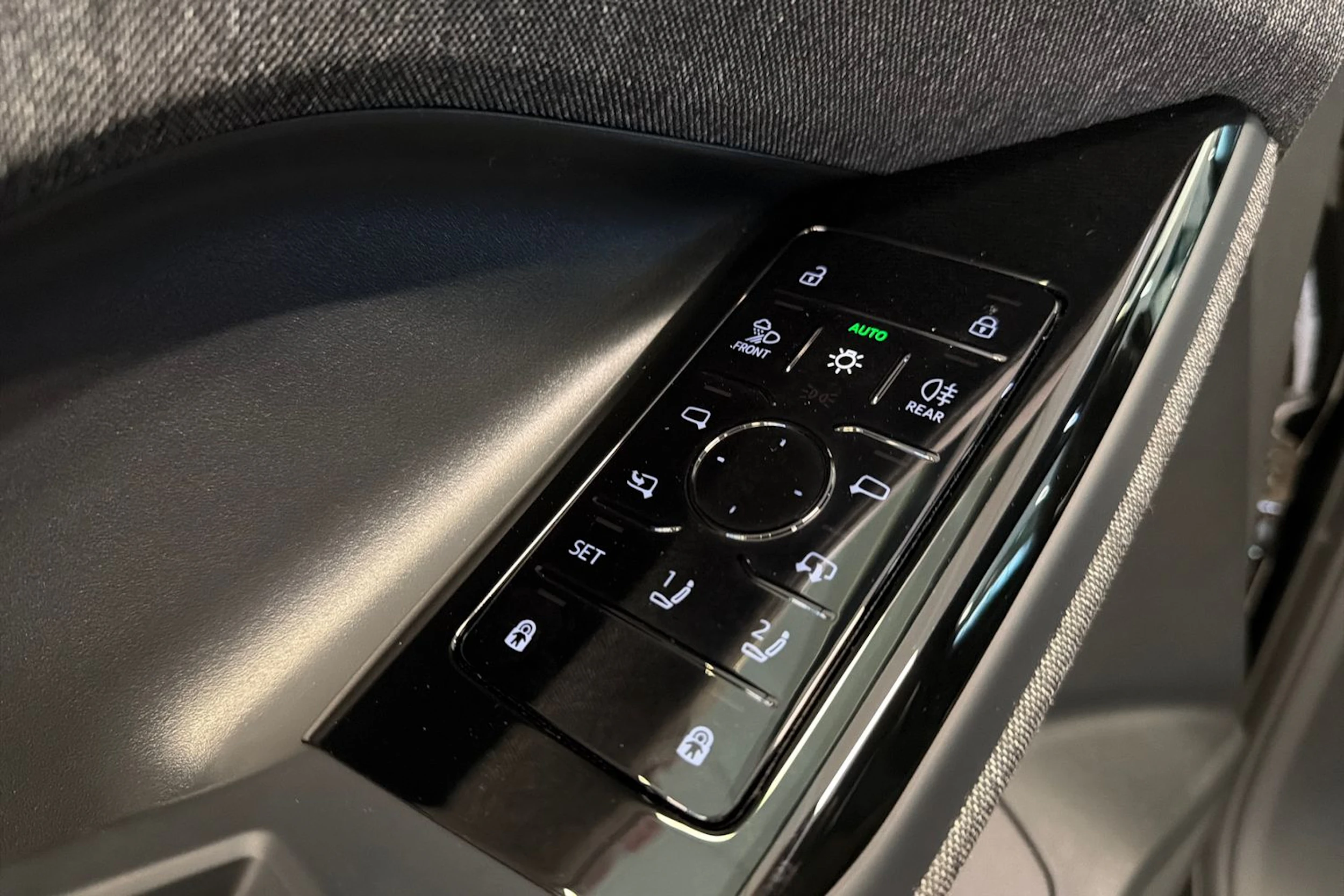 musta Audi Q6 e-tron 2026 kuva 15.