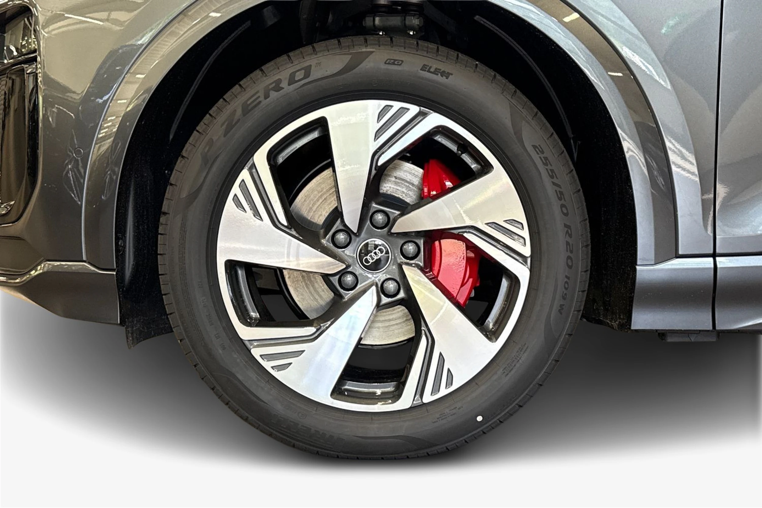 met. harmaa Audi Q6 e-tron 2026 kuva 9.