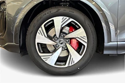 met. harmaa Audi Q6 e-tron 2026 kuva 9.