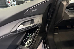 met. harmaa Audi Q6 e-tron 2026 kuva 14.