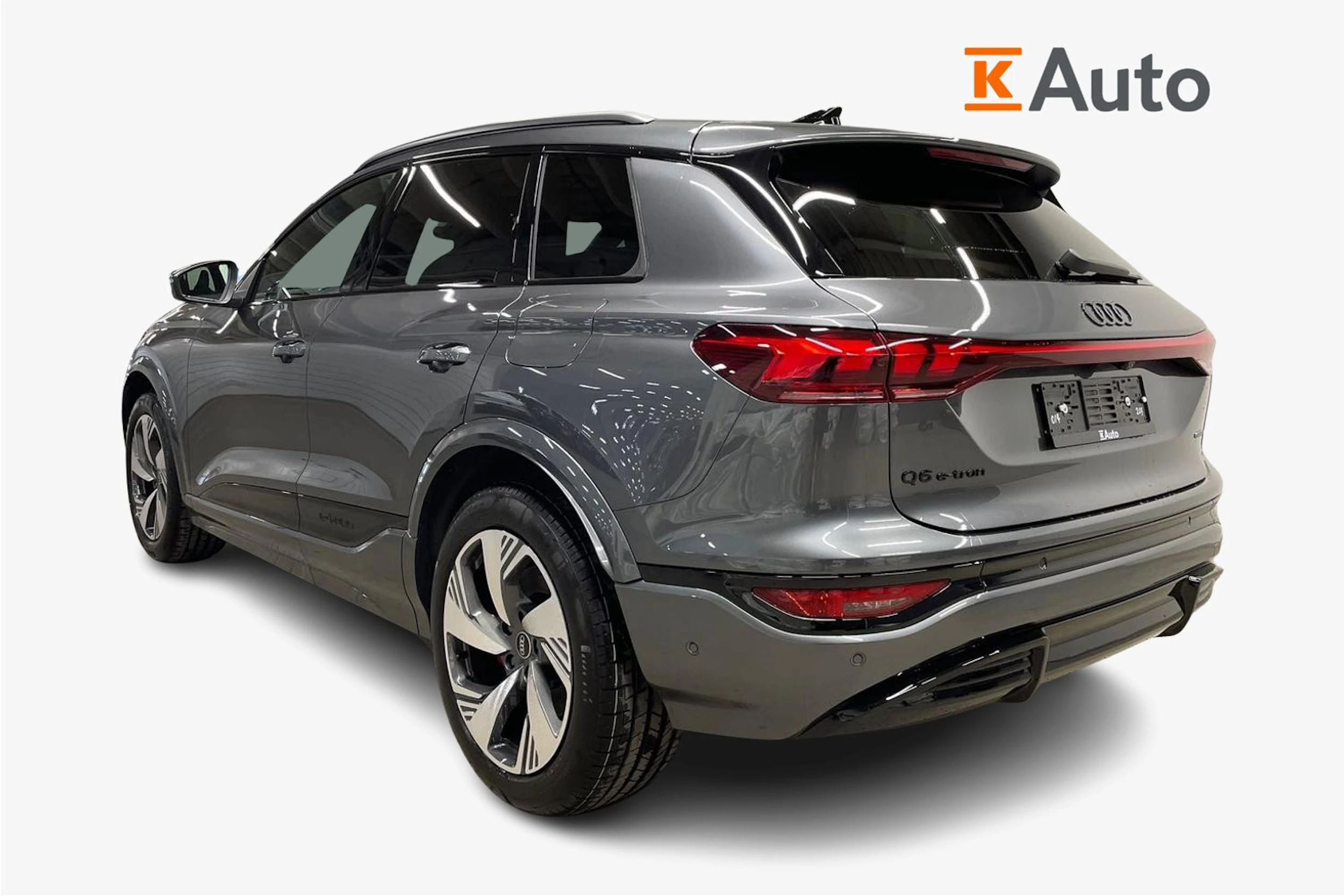 harmaa Audi Q6 e-tron 2026 kuva 2.