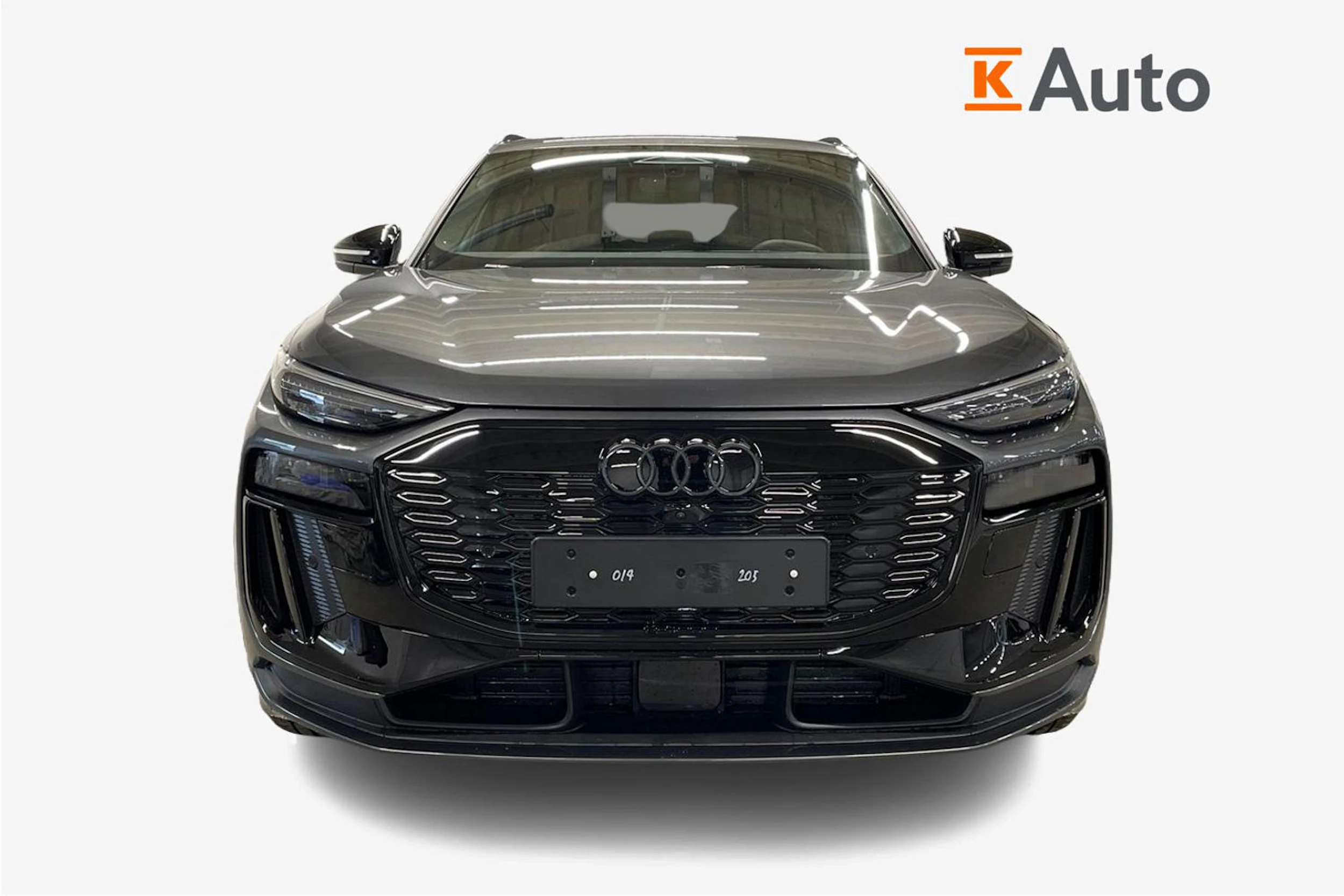 harmaa Audi Q6 e-tron 2026 kuva 4.