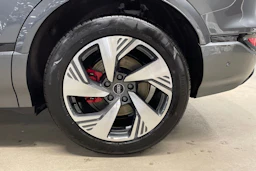 harmaa Audi Q6 e-tron 2026 kuva 10.