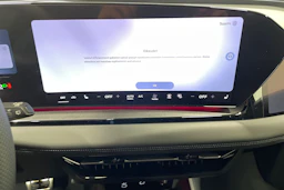 harmaa Audi Q6 e-tron 2026 kuva 11.