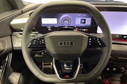 harmaa Audi Q6 e-tron 2026 kuva 12.
