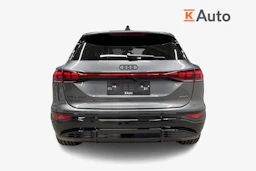 harmaa Audi Q6 e-tron 2026 kuva 3.