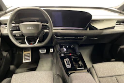 harmaa Audi Q6 e-tron 2026 kuva 7.