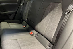 harmaa Audi Q6 e-tron 2026 kuva 8.