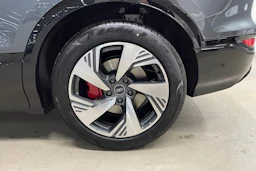 harmaa Audi Q6 e-tron 2026 kuva 10.