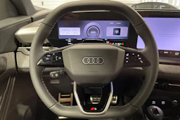 harmaa Audi Q6 e-tron 2026 kuva 13.
