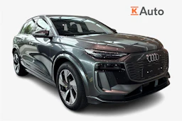 harmaa Audi Q6 e-tron 2026 kuva 1.