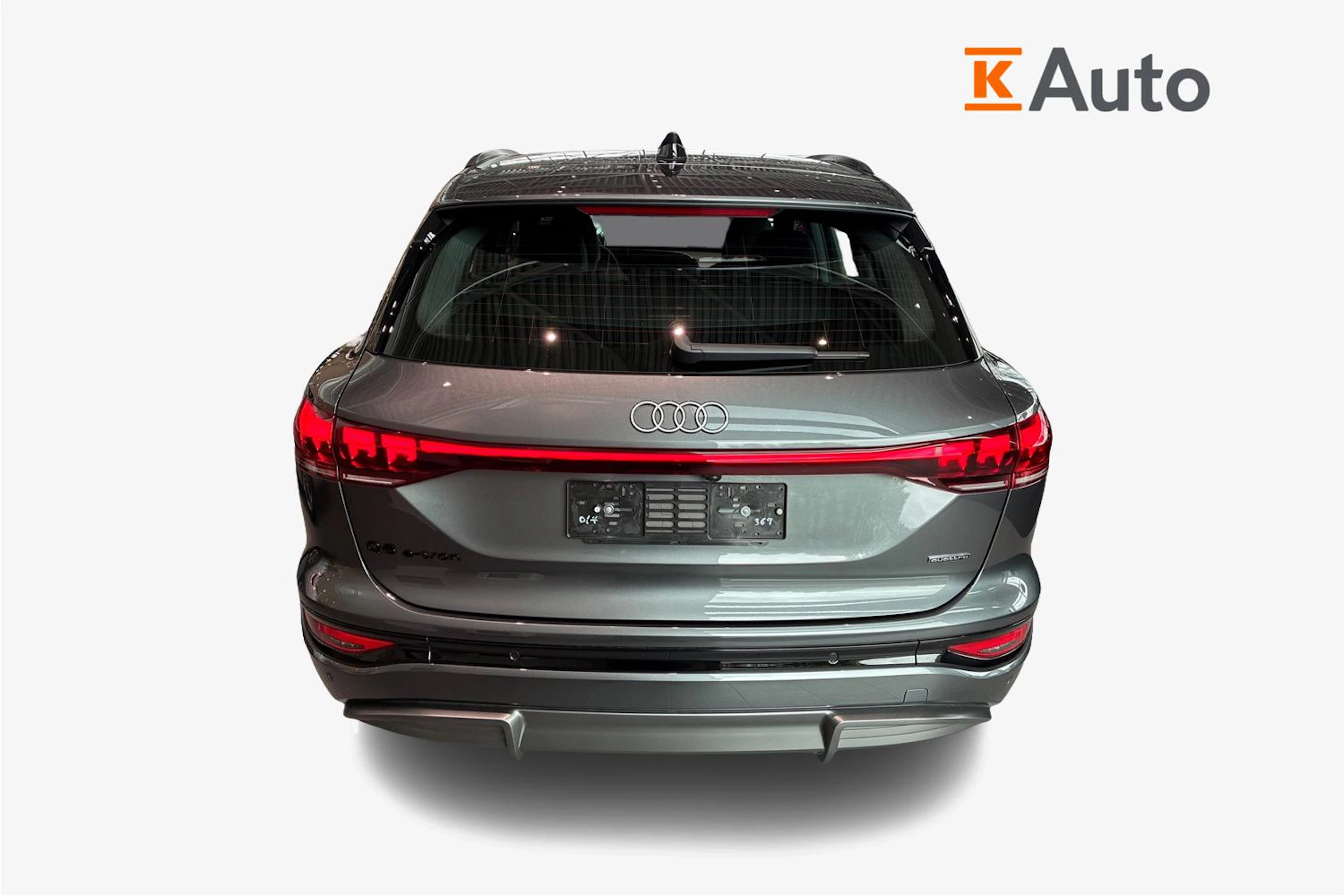 harmaa Audi Q6 e-tron 2026 kuva 3.