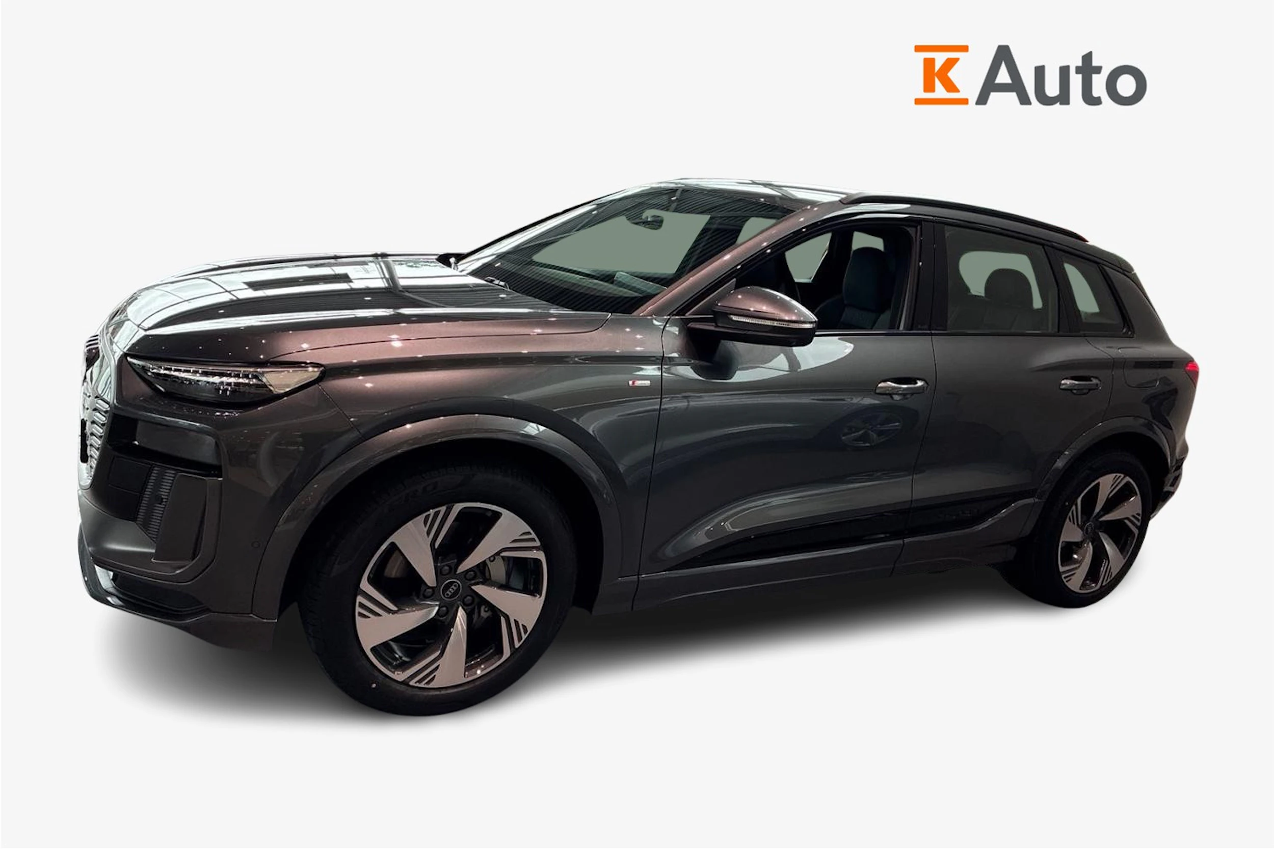 harmaa Audi Q6 e-tron 2026 kuva 5.