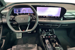 harmaa Audi Q6 e-tron 2026 kuva 7.